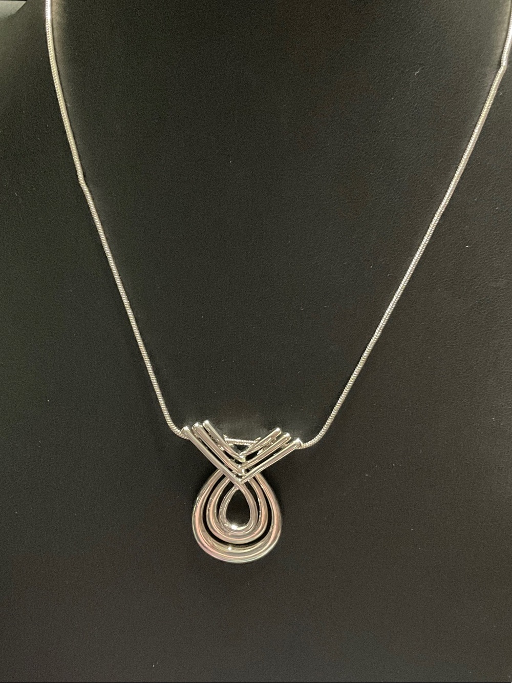 Polished Silver Loop Pendant Necklace - Women Jewelry